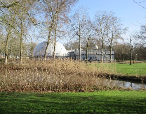 Bij de start zie je het voormalige Planetarium