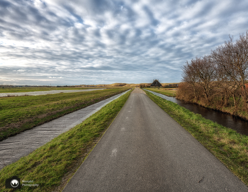 Lange rechte weg richting horizon