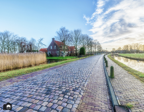 Strook met kasseien op munnikenweg