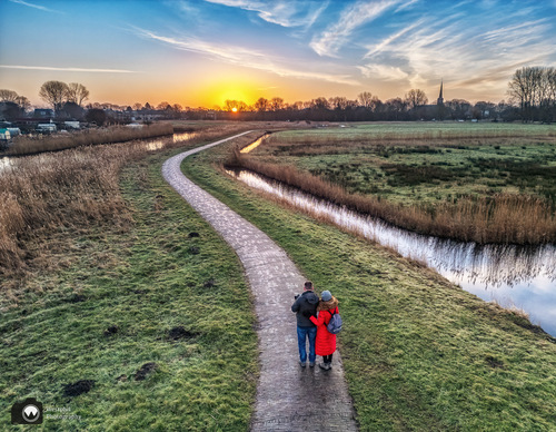 Laura en Adriaan bij zonsopkomst