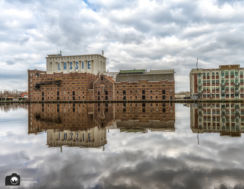 Monumentale pakhuizen op een rij