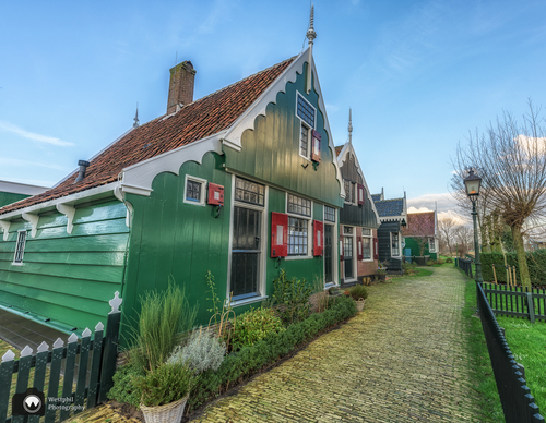 Groene huisjes in een rij