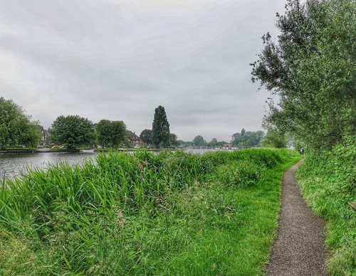 Wandelpad naast kanaal
