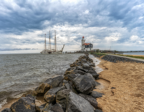 Klipper bij de vuurtoren