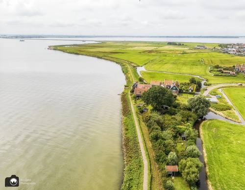 Drone foto zee en land