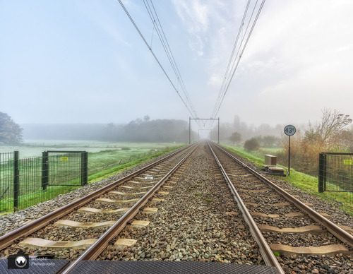 Treinsporen richting de horizon