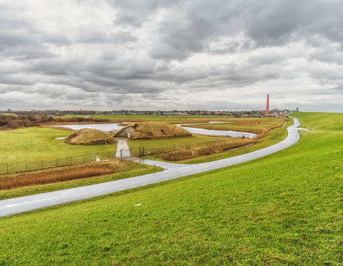 wandelpad met fort in de verte