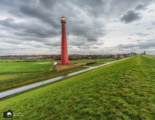 vuurtoren vanaf de dijk gezien