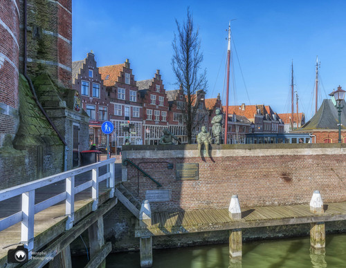 Standbeelden in de haven