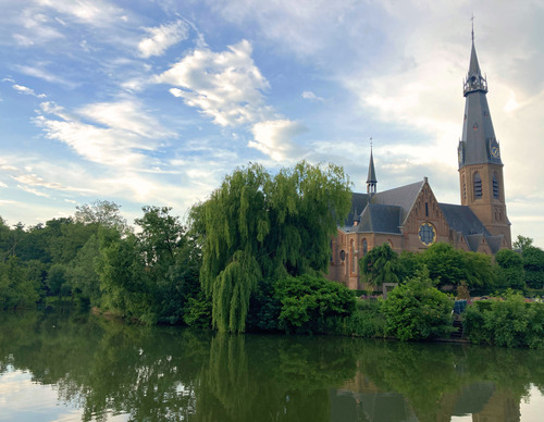 Urbanuskerk aan het water