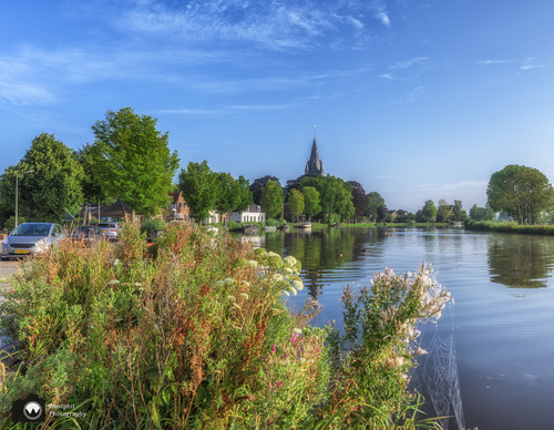 Nes aan de Amstel met de Sint-Urbanuskerk